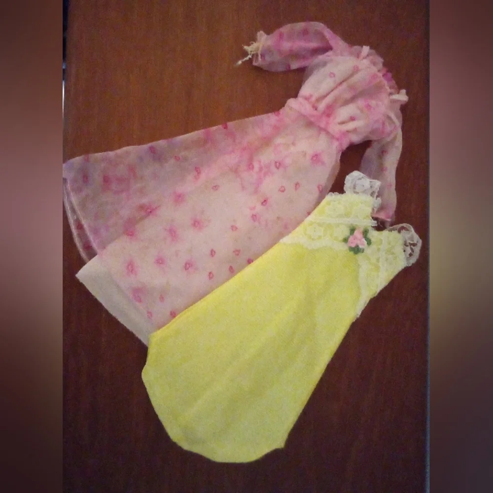 Lot Of Mixed Vintage Newer Barbie Clothing 31 Pieces
